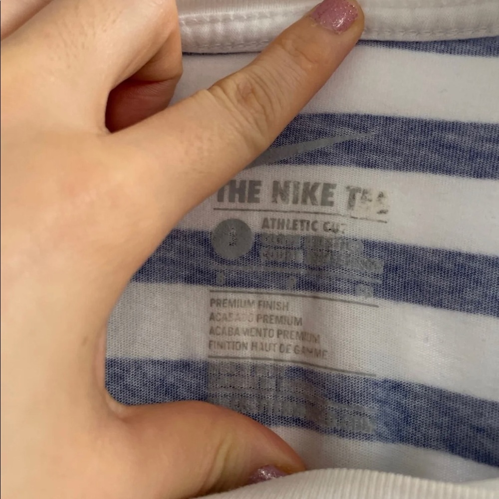 Nike - Picture 2 of 4